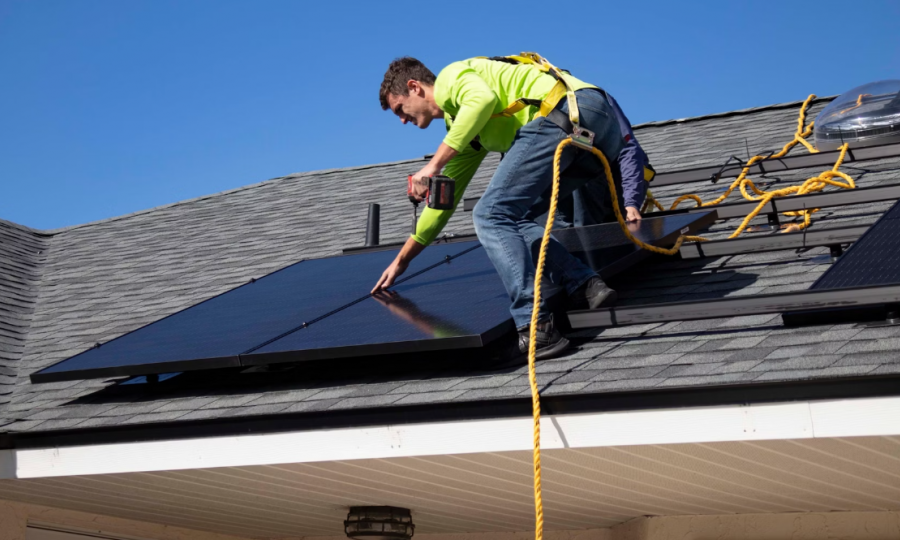 b_solar_panels_house_roof_unspl